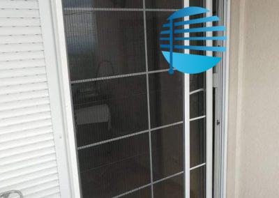 Плисе Комарник Бела Боја